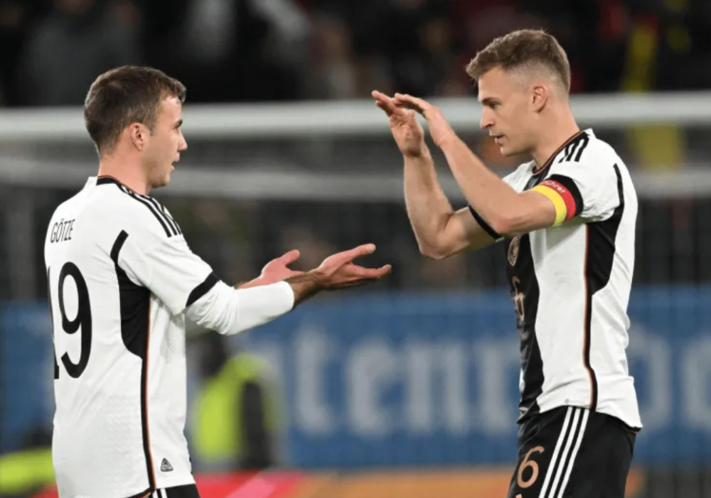  兰斯主帅赛后怒批球员态度问题  